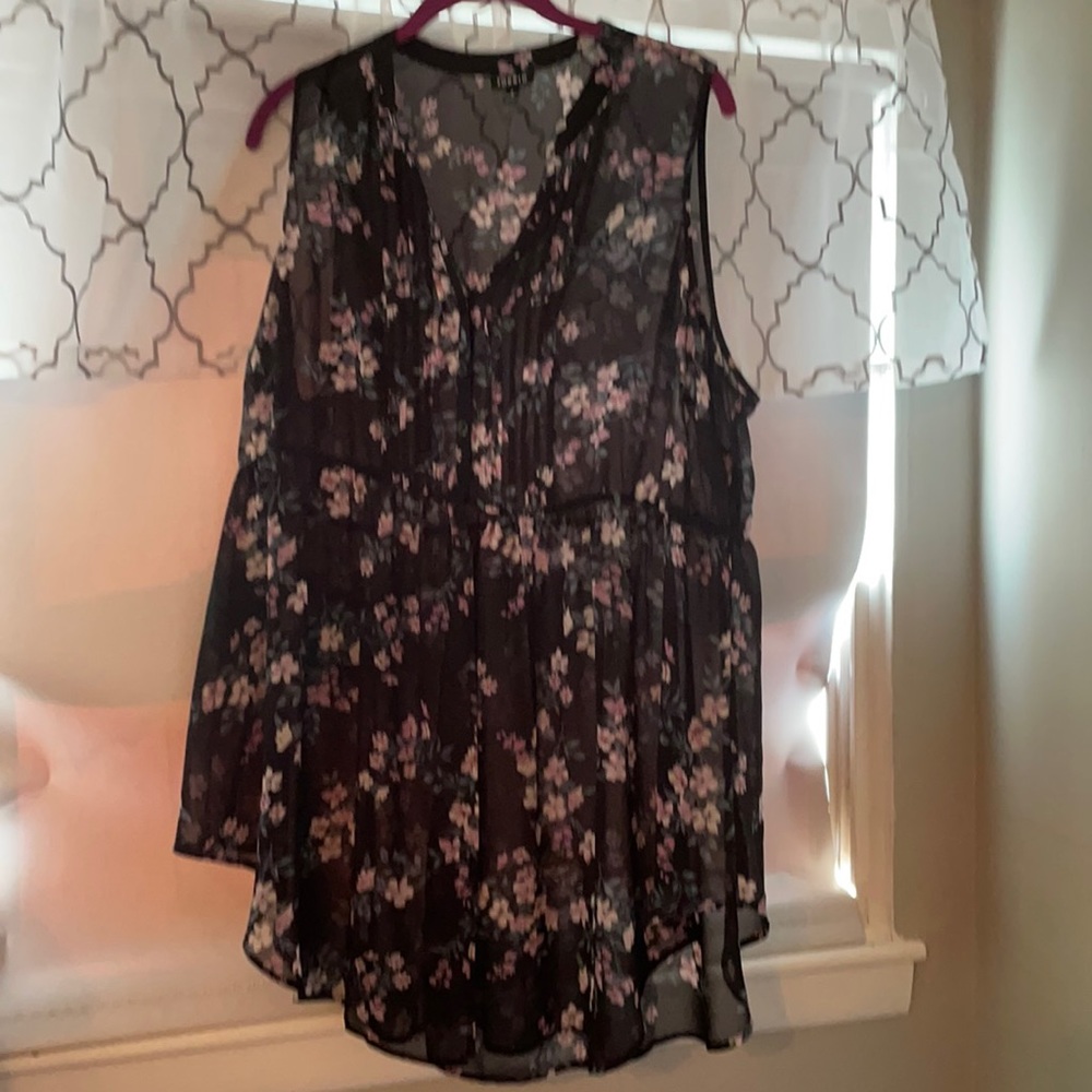 Torrid black floral sheer top never won no tags
